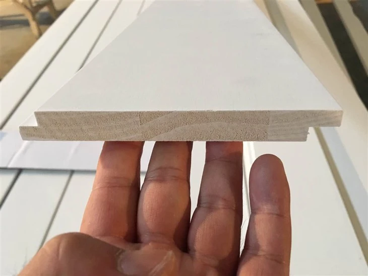 Panel Dinding Kayu Prima Putih Kelas Satu